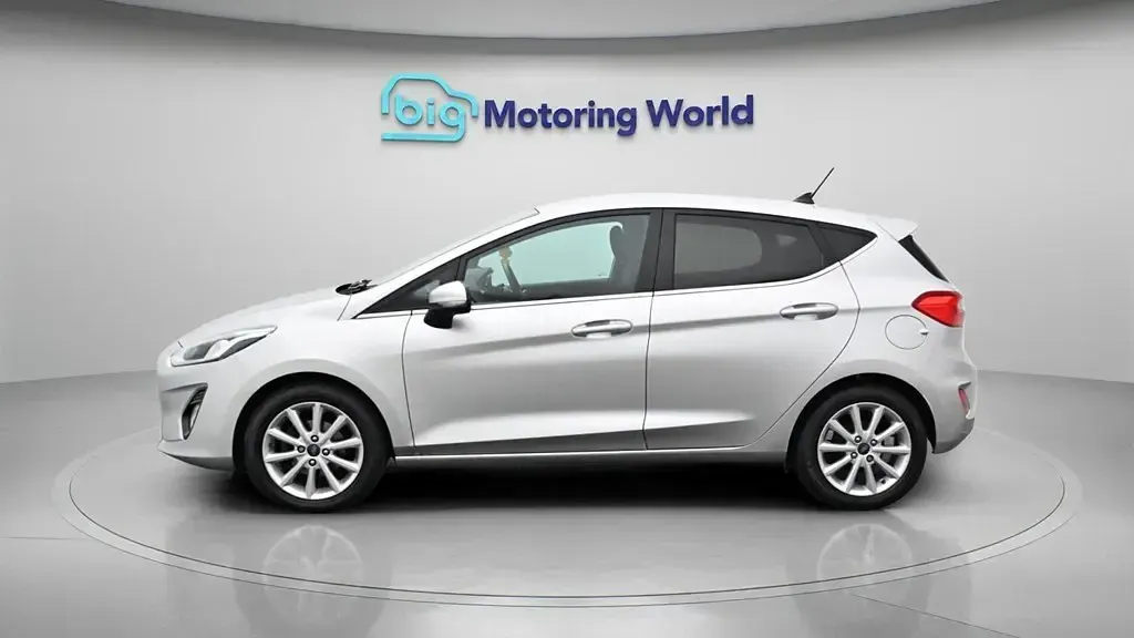 Second-hand Ford Fiesta Titanium 95 CP (69 kW) 2020 Argintiu Hatchback