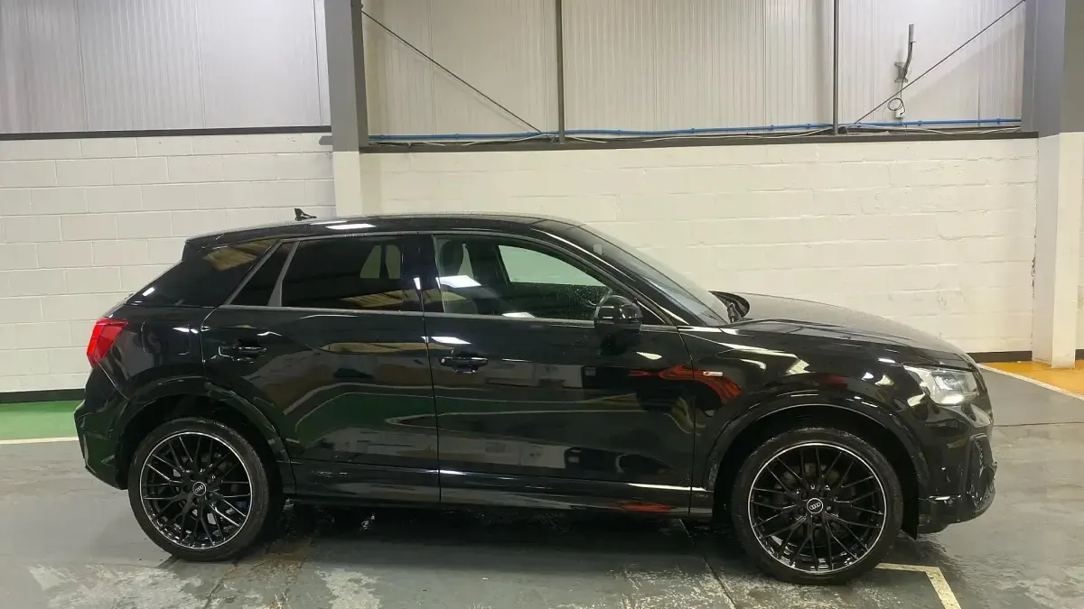 Usado Audi Q2 Black Edition 150 CV (110 kW) 2021 Negro SUV