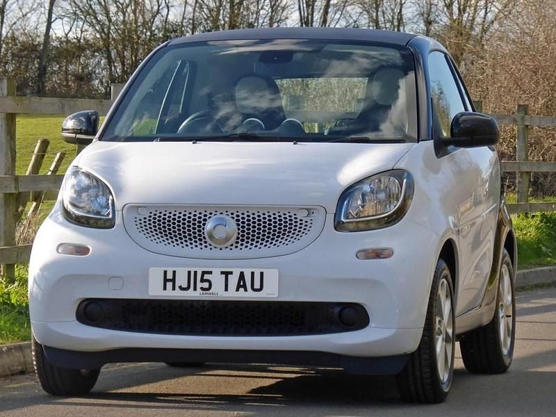 Glacier white black Used 2015 Smart ForTwo Coupé Passion Coupe | £7,995 (A bit pricey) - Image 1/4