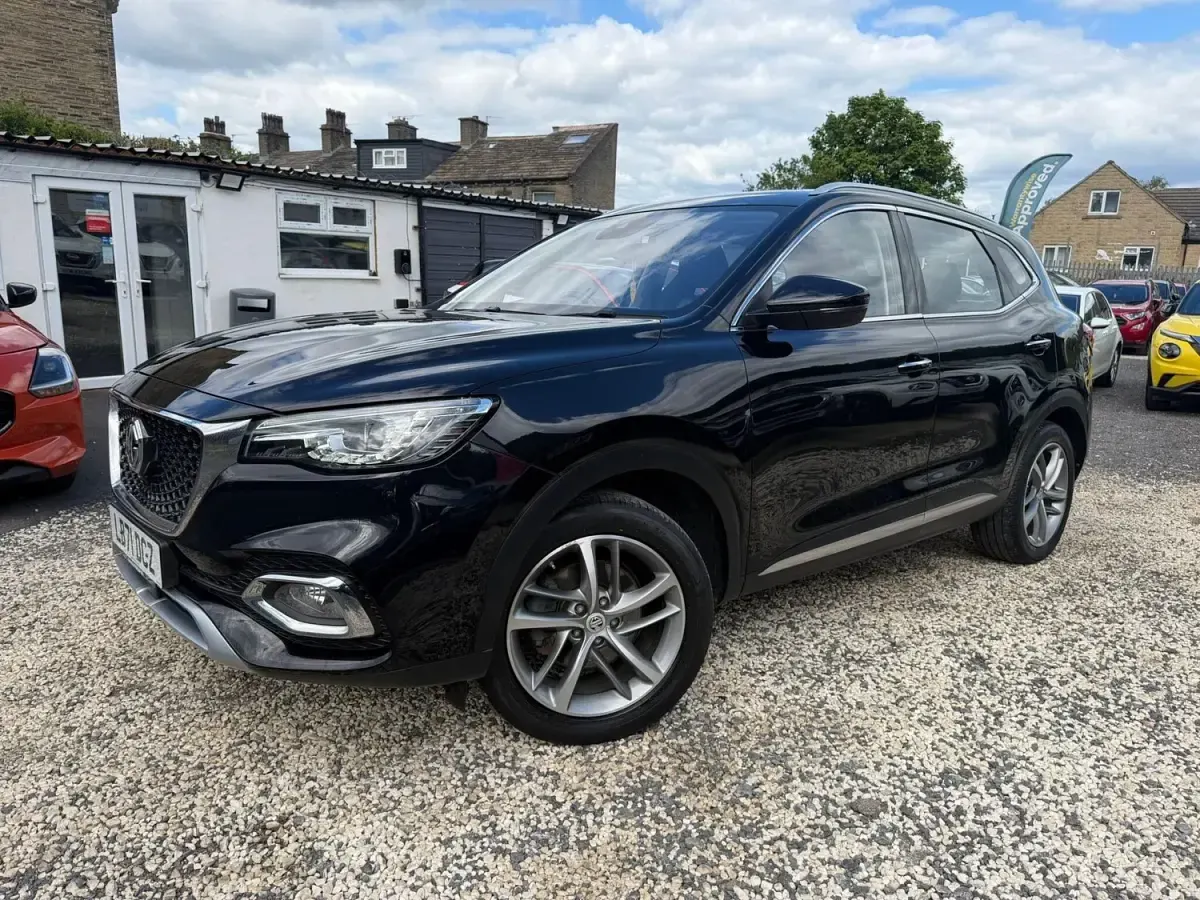 Używany MG HS Exclusive 162 KM (119 kW) 2022 Czarny SUV