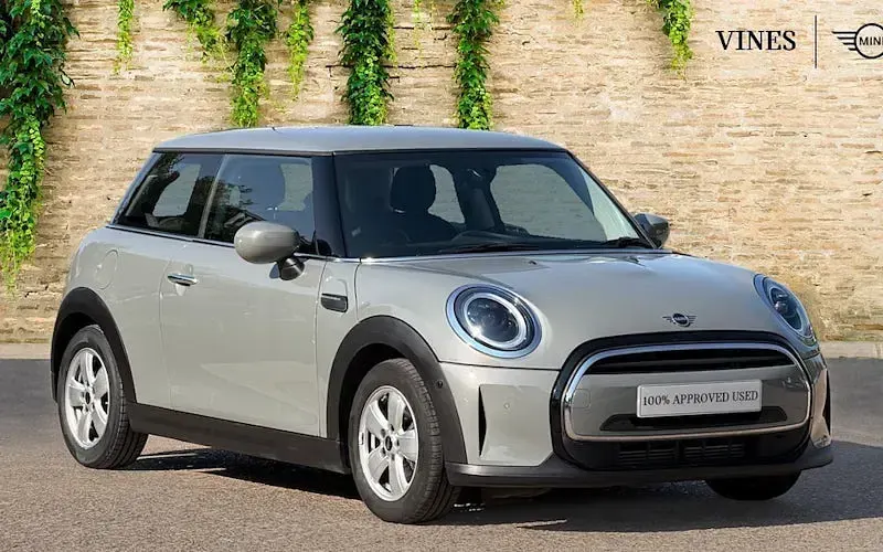 Used Mini ONE Classic 102 HP (75 kW) 2022 Hatchback