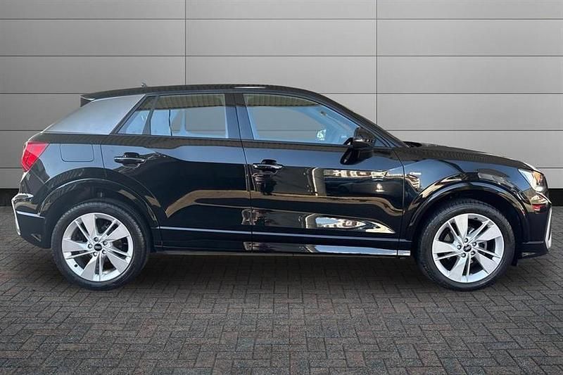 Używany Audi Q2 S-Line 150 KM (110 kW) 2023 Czarny SUV