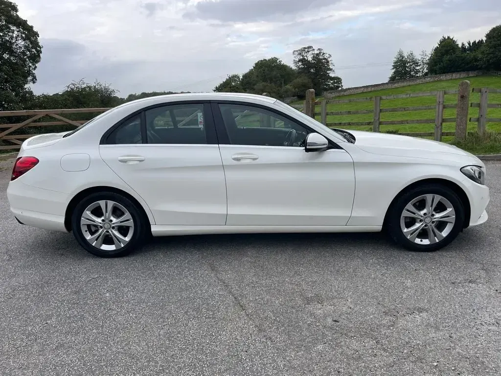 Used Mercedes C220 Executive 170 HP (125 kW) 2015 White Sedan