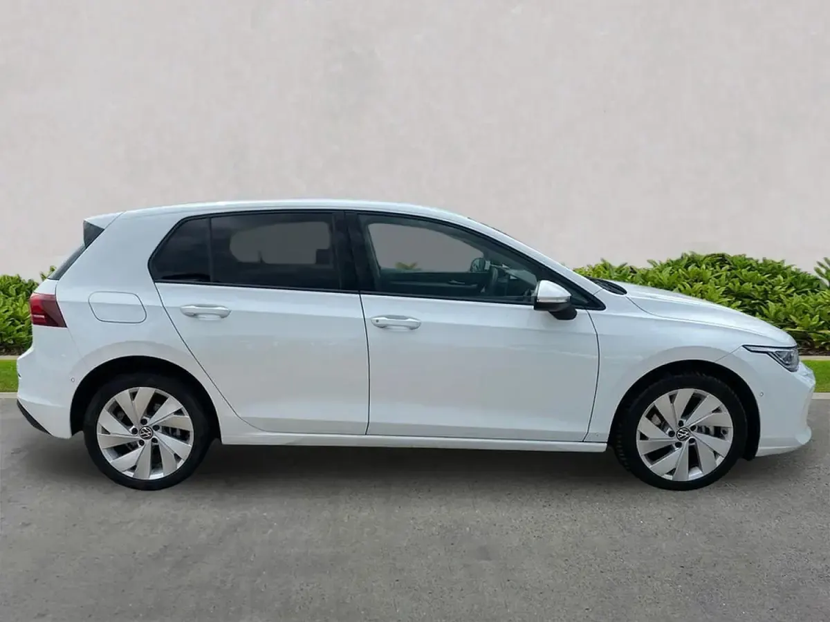 Używany VW Golf VIII Match 204 KM (150 kW) 2025 Biały Hatchback