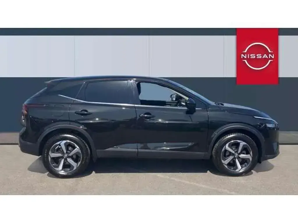 Used Nissan Qashqai N-Connecta 138 HP (101 kW) 2022 Black SUV