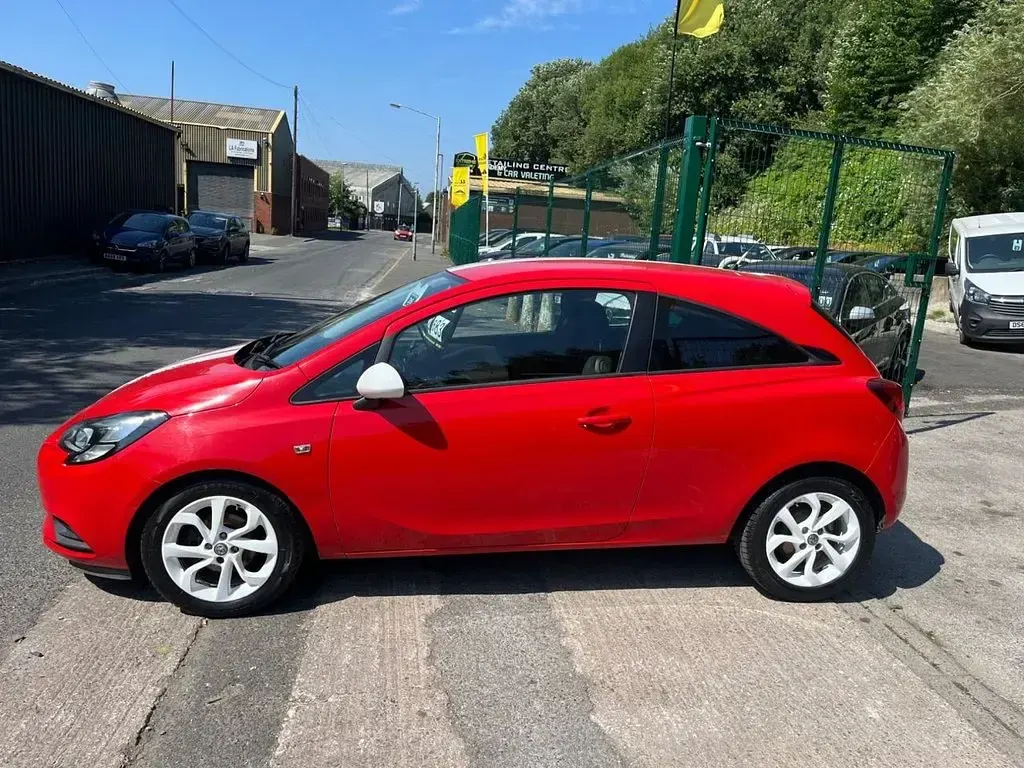 Used Vauxhall Corsa 90 HP (66 kW) 2014 Red Hatchback