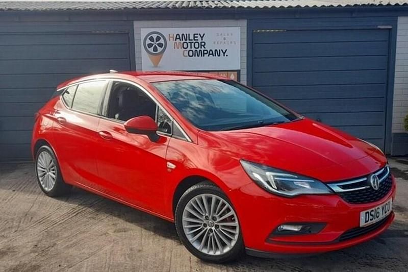 Used Vauxhall Astra Elite 150 HP (110 kW) 2016 Red Hatchback