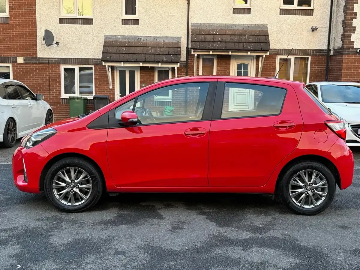 Used Toyota Yaris 107 HP (78 kW) 2019 Red Hatchback