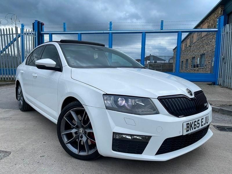 Begagnad Skoda Octavia vRS 2015 Vit Halvkombi