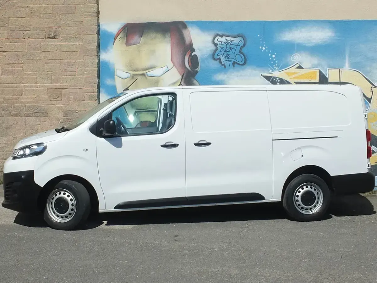 Used Citroën Dispatch 100 HP (73 kW) 2020 White MPV