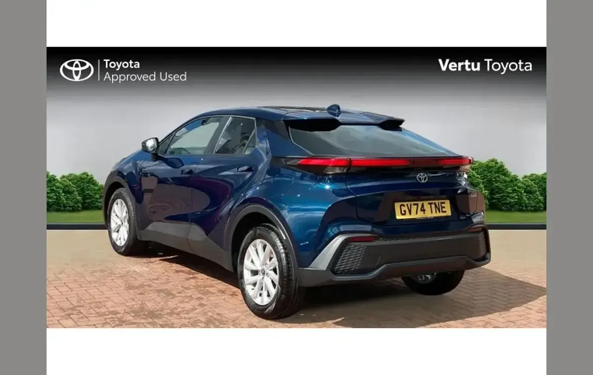 Used Toyota C-HR 140 HP (102 kW) 2024 Blue SUV