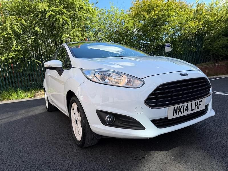 Used Ford Fiesta Zetec 2014 White Hatchback