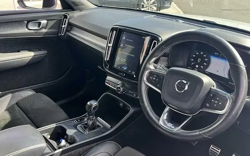 Used Volvo XC40 R-Design 150 HP (110 kW) 2020 SUV