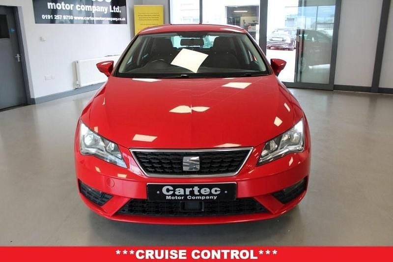 Used Seat Leon SE Dynamic 110 HP (80 kW) 2017 Red Hatchback