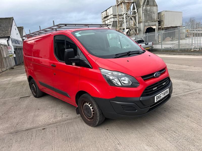 Used Ford Transit Custom 105 HP (77 kW) 2017 Red Van