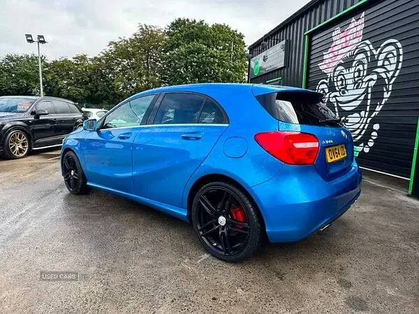 Used Mercedes A180 109 HP (80 kW) 2014 Blue Hatchback