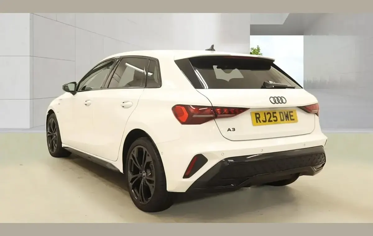 Used Audi A3 e-tron Black Edition 200 HP (147 kW) 2025 White Hatchback