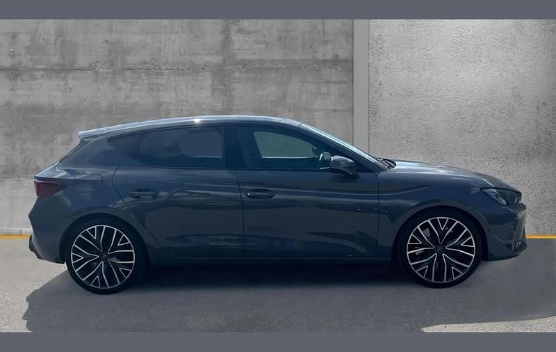 Used Cupra Leon VZ2 300 HP (220 kW) 2025 Graphite grey Hatchback