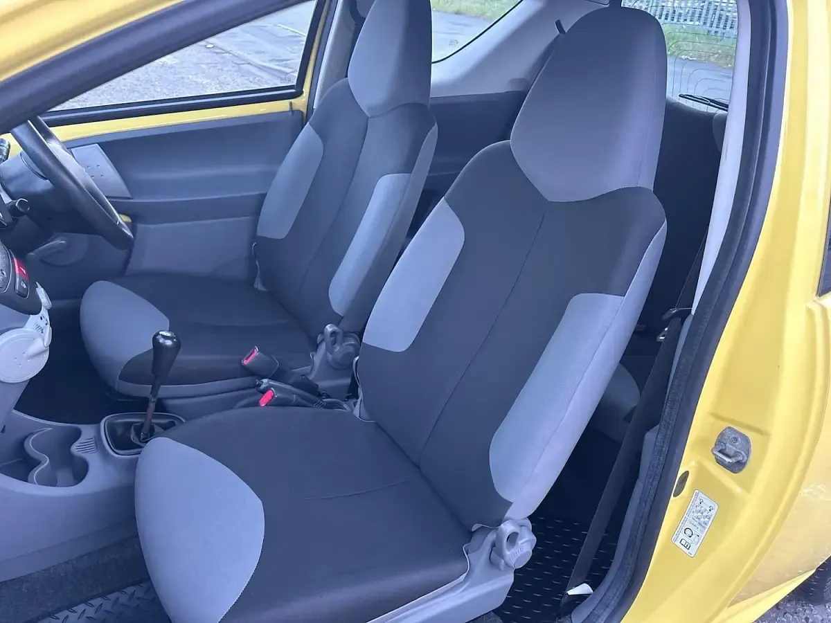 Used Peugeot 107 68 HP (50 kW) 2011 Yellow Hatchback