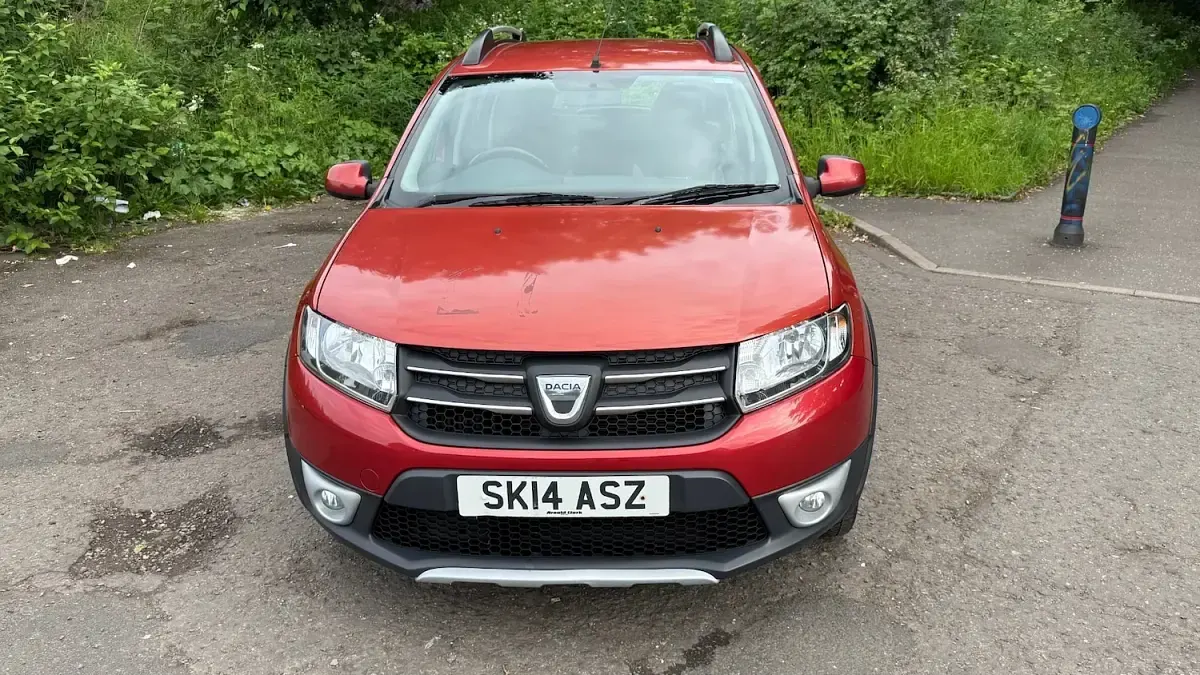 Used Dacia Sandero Lauréate 90 HP (66 kW) 2014 Red Hatchback