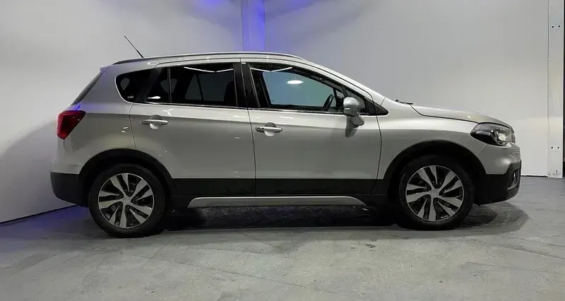 Usado Suzuki SX4 SZ5 140 HP (102 kW) 2018 Prateado Citadino
