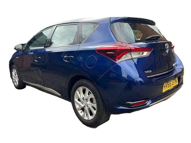Used Toyota Auris Hybrid 136 HP (100 kW) 2016 Blue Hatchback