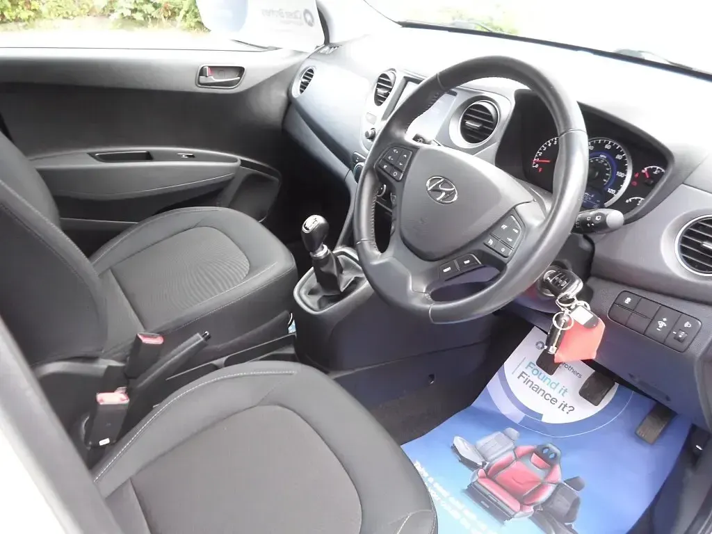 Used Hyundai i10 2019 White Hatchback
