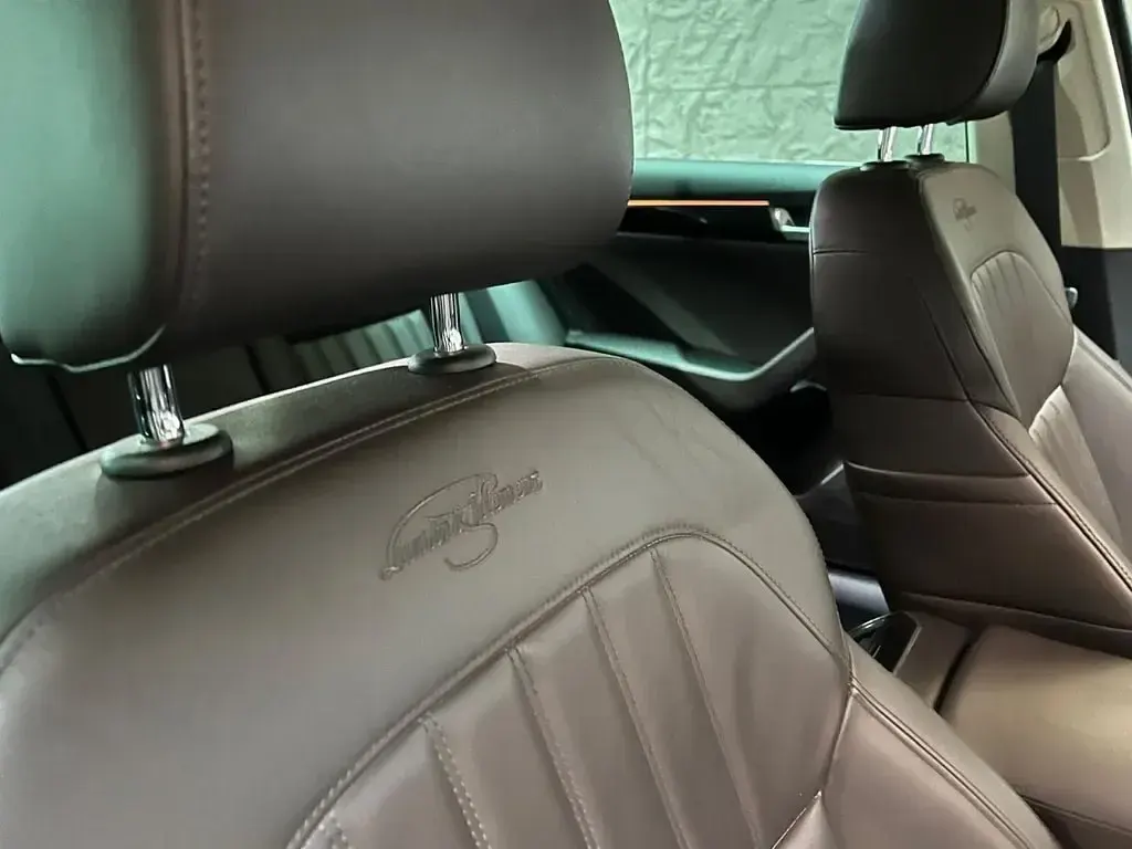 Usado Skoda Superb LAURIN & KLEMENT 150 CV (110 kW) 2018 Marrón Utilitario