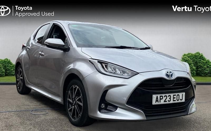 Used 2025 Toyota Yaris Hybrid Design Hatchback | £17,940 (Good price) - Image 1/4
