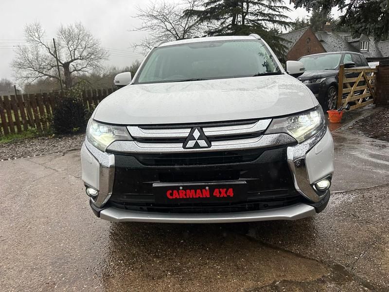 Used Mitsubishi Outlander 147 HP (108 kW) 2018 White SUV