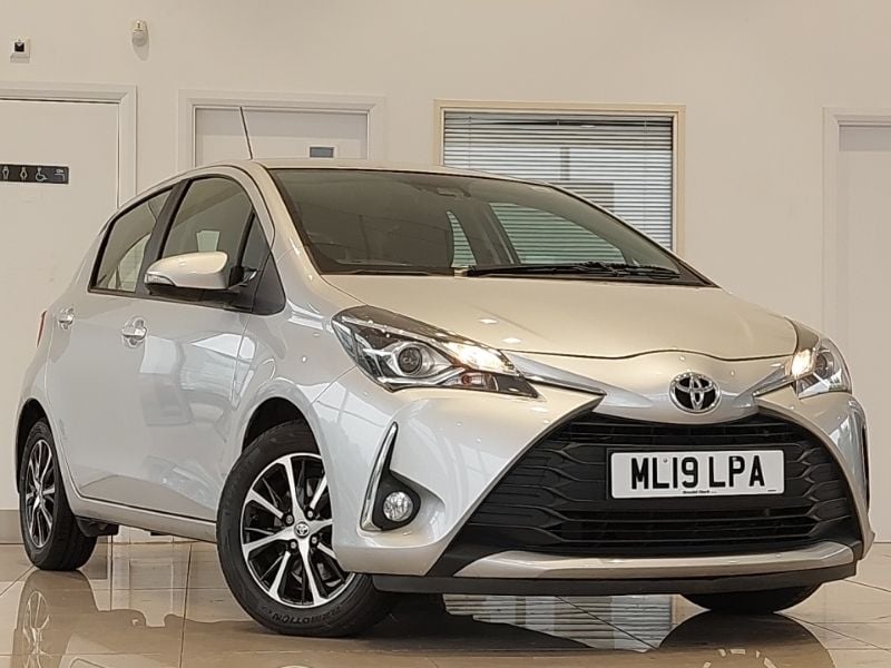 Silver Used 2019 Toyota Yaris Hatchback | £10,498 (Fair price) - Image 1/4