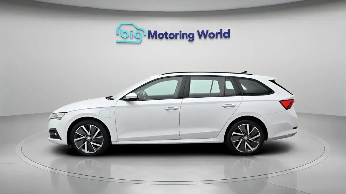 Used Skoda Octavia SE Technology 201 HP (147 kW) 2021 White Estate