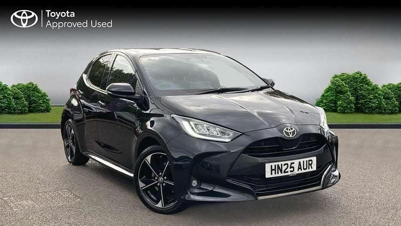 Black Used 2025 Toyota Yaris Hybrid Hatchback | £24,605 (Fair price) - Image 1/4