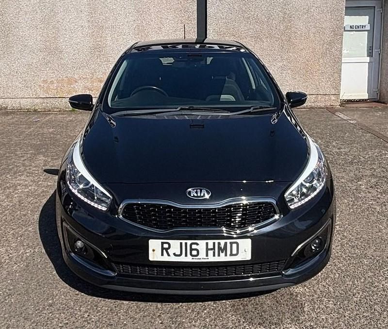 Usado Kia Ceed 134 HP (98 kW) 2016 Preto Citadino