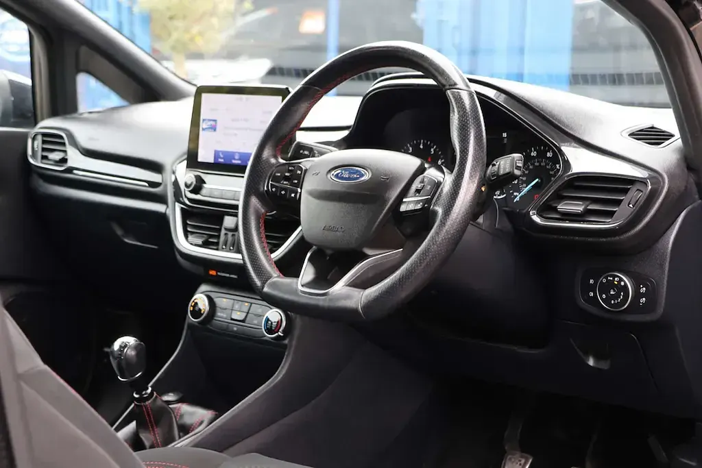 Used Ford Fiesta ST-Line 95 HP (69 kW) 2021 Agate black (premium paint) Hatchback