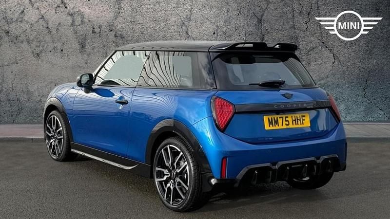 Usado Mini Cooper Hatch 113 kW (154 CV) 2025 Azul Utilitario