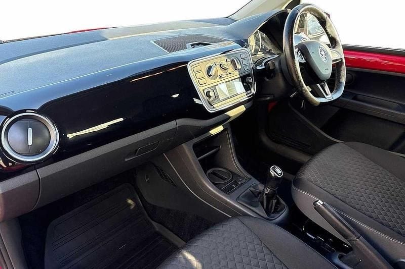 Used Skoda Citigo Colour Edition 60 HP (44 kW) 2018 Tornado red Hatchback