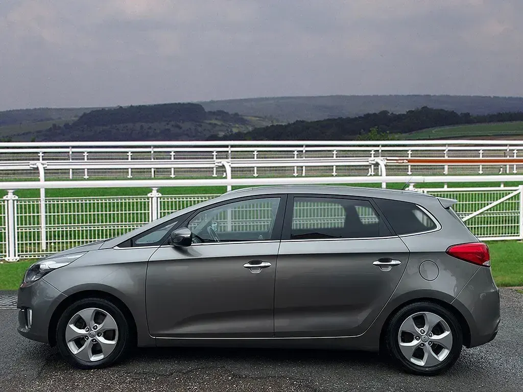 Used Kia Carens 134 HP (98 kW) 2014 Silver MPV