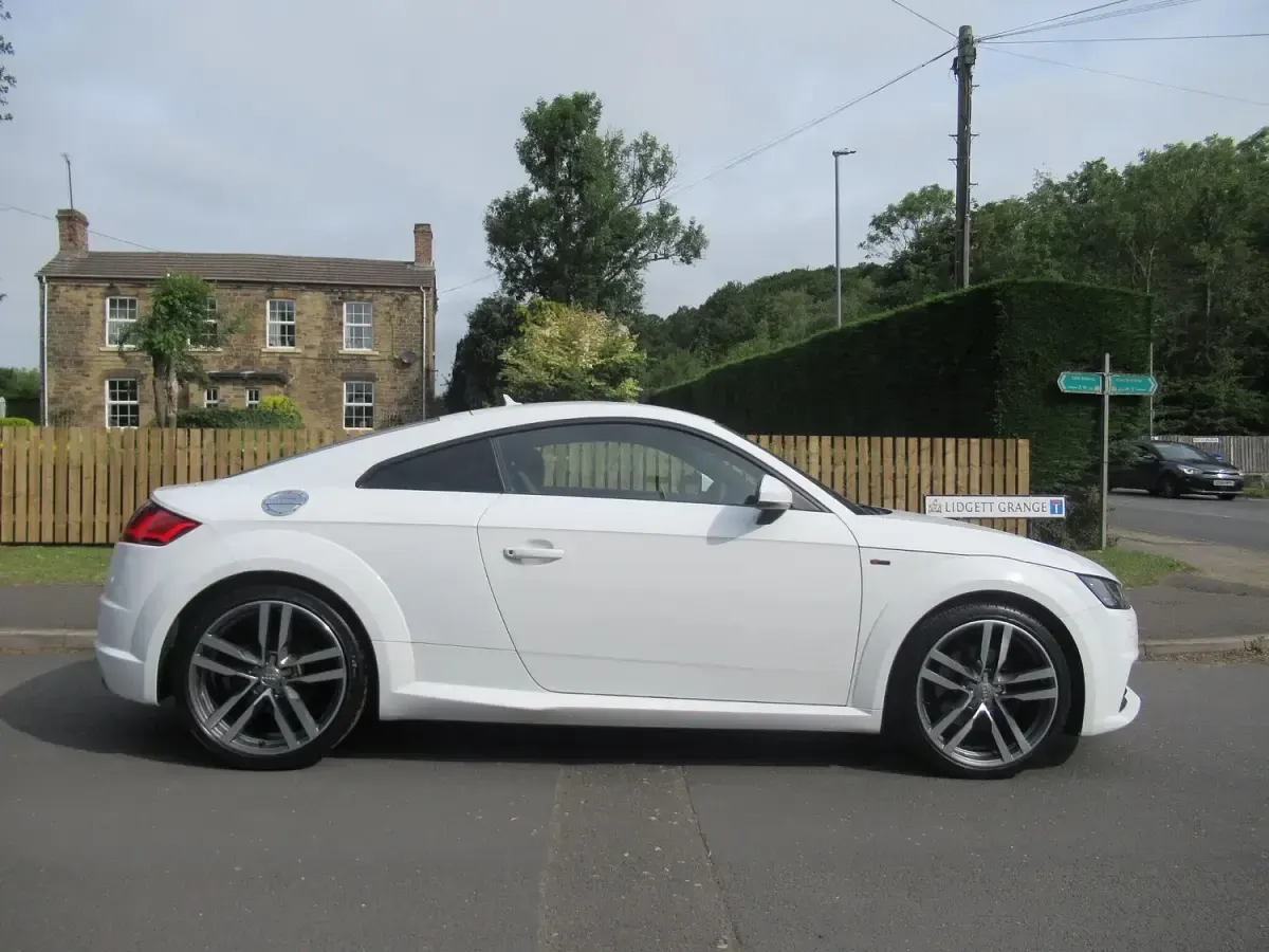 Used Audi TT S-Line 230 HP (169 kW) 2016 White Coupe