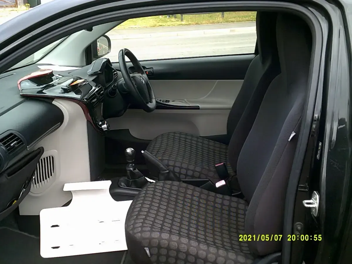 Used Toyota iQ 68 HP (50 kW) 2011 Black Hatchback