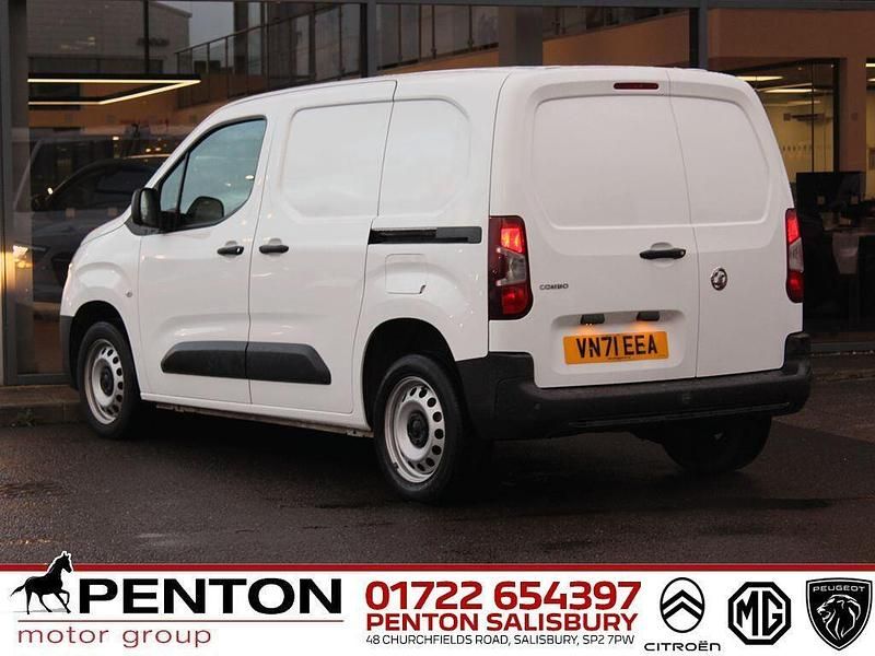 Used Vauxhall Combo Sportive 100 HP (73 kW) 2020 White Van