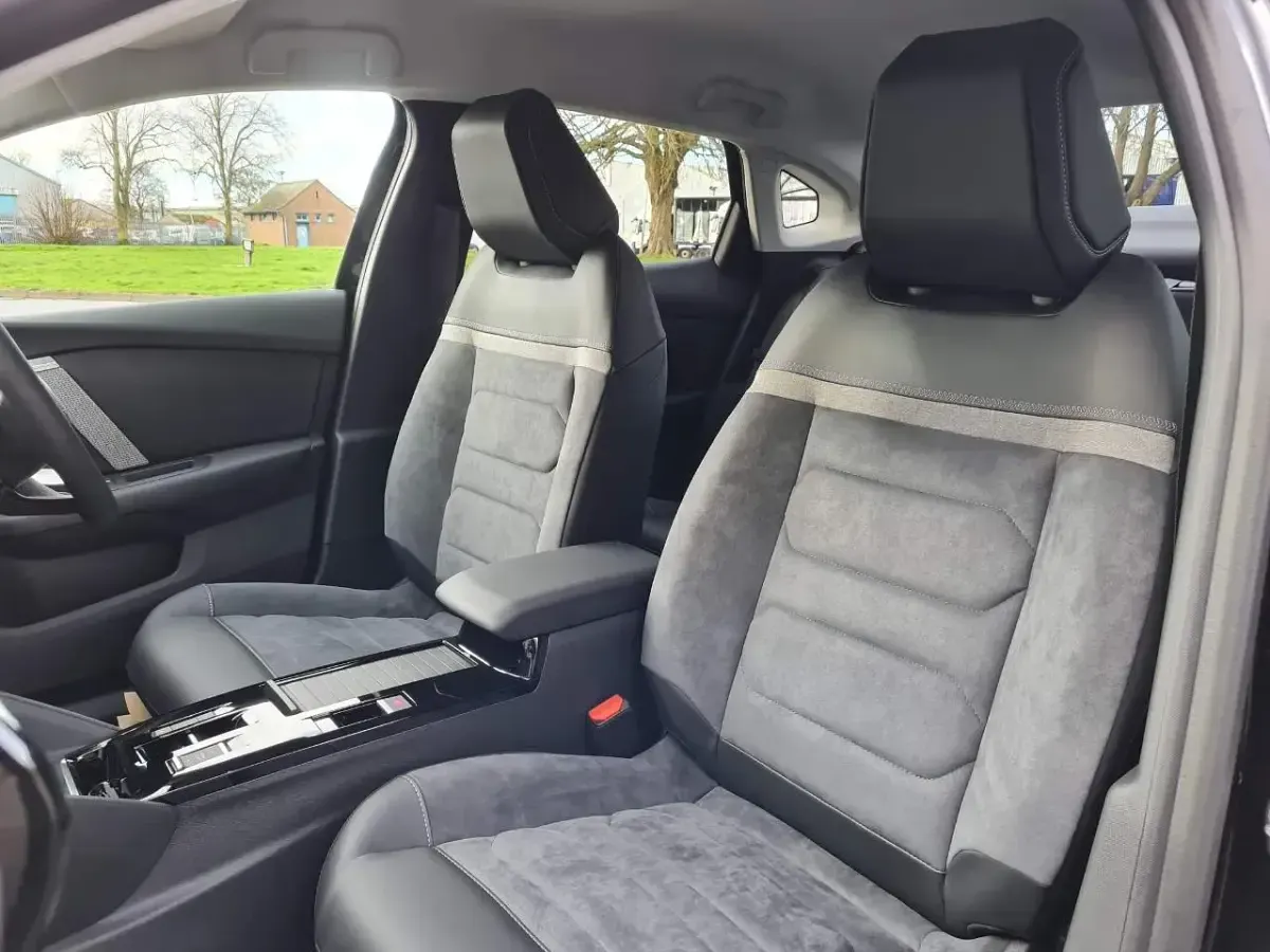 Used Citroën e-C4 98 kW (134 HP) 2024 Black SUV