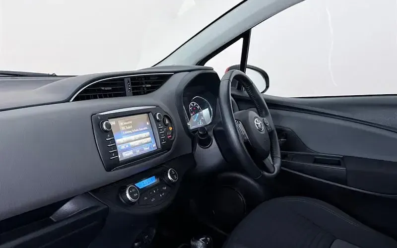 Usado Toyota Yaris Hybrid 101 CV (74 kW) 2020 Utilitario