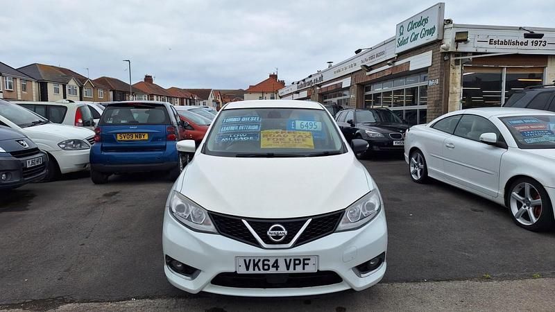 White Used 2014 Nissan Pulsar Tekna Hatchback | £5,695 (Fair price) - Image 1/4