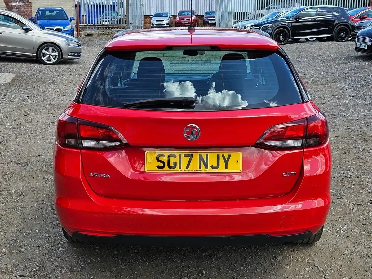 Used Vauxhall Astra Design Edition 110 HP (80 kW) 2017 Red Estate