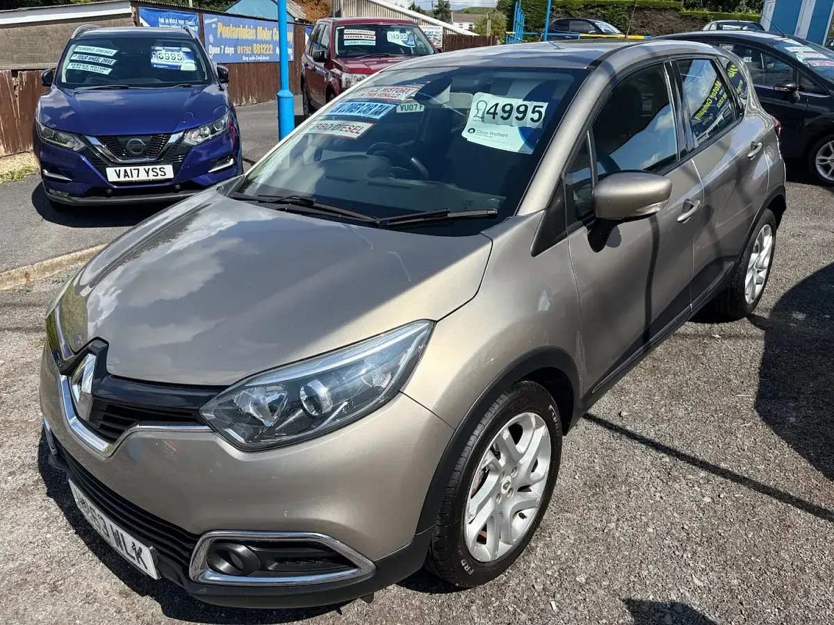 Used Renault Captur Dynamique 90 HP (66 kW) 2013 Beige SUV