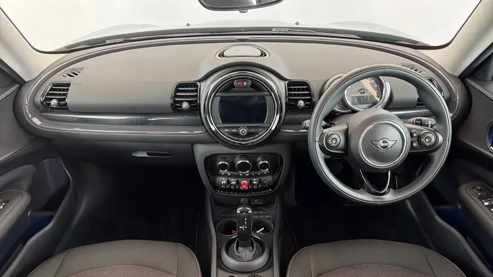 Used Mini Cooper Clubman Classic 134 HP (98 kW) 2019 Green Estate