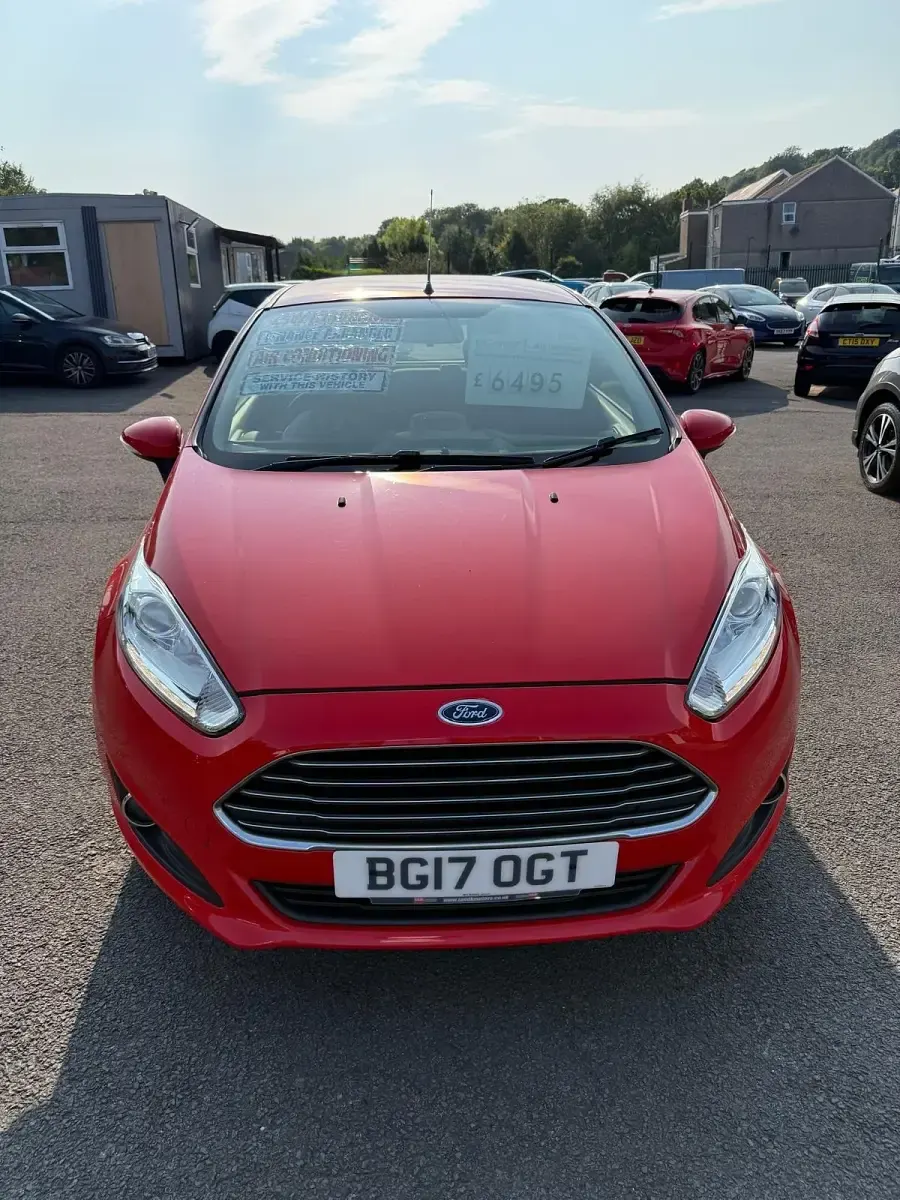 Used Ford Fiesta Zetec 82 HP (60 kW) 2017 Red Hatchback