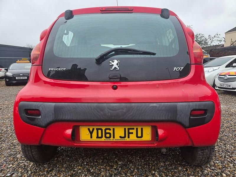 Used Peugeot 107 68 HP (50 kW) 2011 Red Hatchback