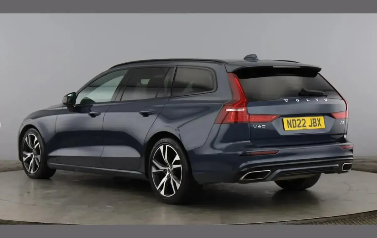Used Volvo V60 R-Design 161 HP (118 kW) 2022 Blue Estate